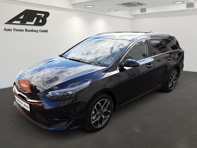 Schwarz Neu 2025 Kia Ceed Sportswagon Vision Kombi | 27.990 € (Etwas zu teuer) - Bild 1/4