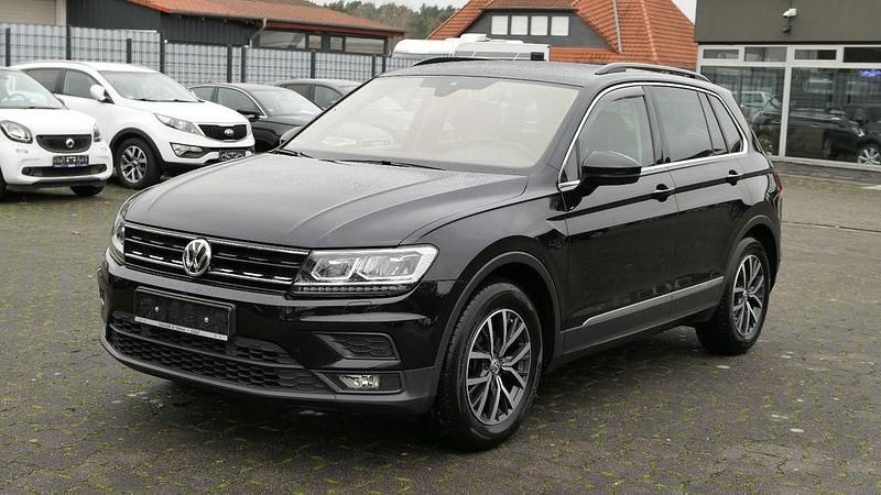Schwarz Gebraucht 2020 VW Tiguan Comfortline SUV | 21.990 € (Fairer Preis) - Bild 1/4