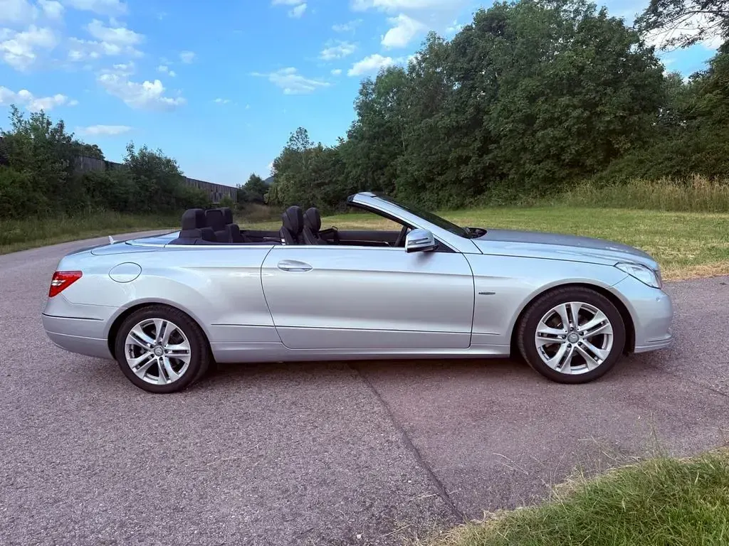 Gebraucht Mercedes E200 Avantgarde 184 PS (135 kW) 2011 Silber Cabrio