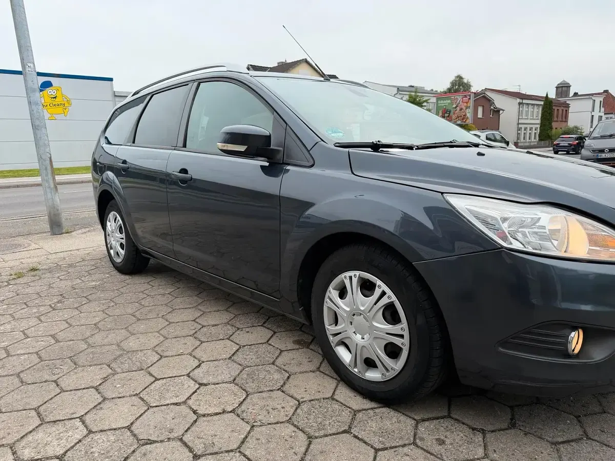 Gebraucht Ford Focus 101 PS (74 kW) 2010 Grau Limousine