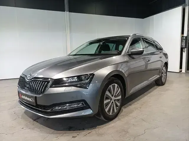 Gebraucht Skoda Superb Style 150 PS (110 kW) 2022 Grau Kombi