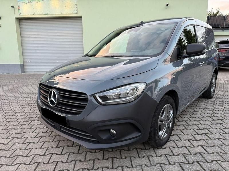 Grau Gebraucht 2022 Mercedes Citan 110 Van / Kleinbus | 17.900 € (Superpreis) - Bild 1/4