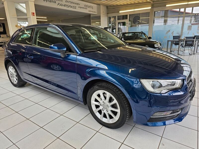 Blau Gebraucht 2014 Audi A3 Attraction Limousine | 7.490 € (Teuer) - Bild 1/4