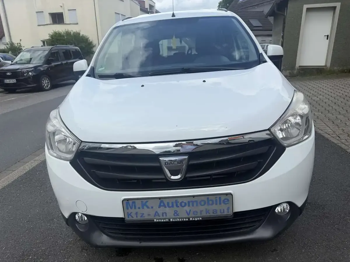 Gebraucht Dacia Lodgy Prestige 116 PS (85 kW) 2012 Gletscherweiss Van / Kleinbus