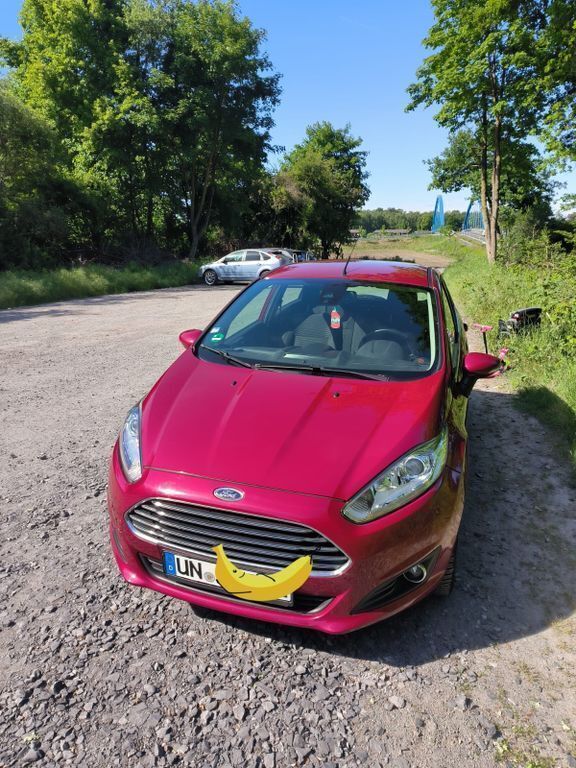 Rot Gebraucht 2015 Ford Fiesta SYNC Edition Kleinwagen | 3.900 € (Guter Preis) - Bild 1/4