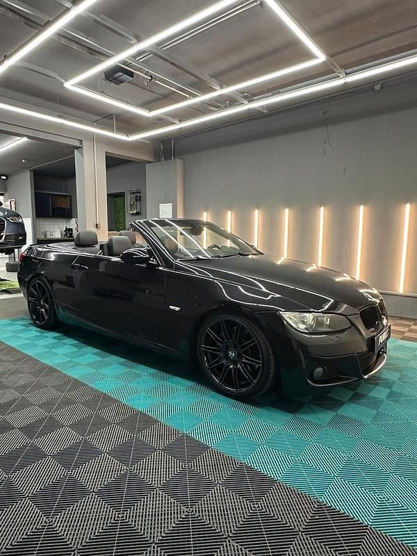 Schwarz Gebraucht 2009 BMW 330 Cabriolet M Sport Cabrio | 9.600 € (Superpreis) - Bild 1/4
