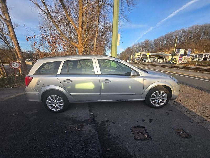 Gebraucht Opel Astra Edition 105 PS (77 kW) 2005 Silber Limousine