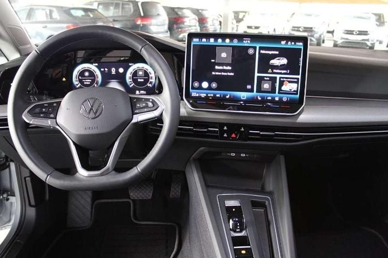 Neu VW Golf VIII Comfortline 150 PS (110 kW) 2026 Oystersilvermetallic Kombi