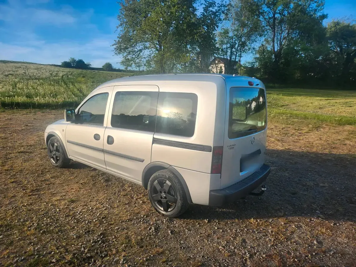 Gebraucht Opel Combo 90 PS (66 kW) 2006 Silber Van / Kleinbus