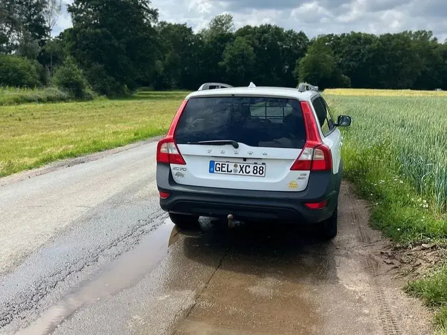 Gebraucht Volvo XC70 185 PS (136 kW) 2008 Weiß Kombi