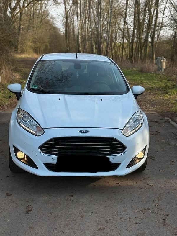 Gebraucht Ford Fiesta 95 PS (69 kW) 2013 Weiß Limousine
