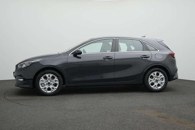 Usado Kia Ceed 140 HP (102 kW) 2025 Prateado Citadino