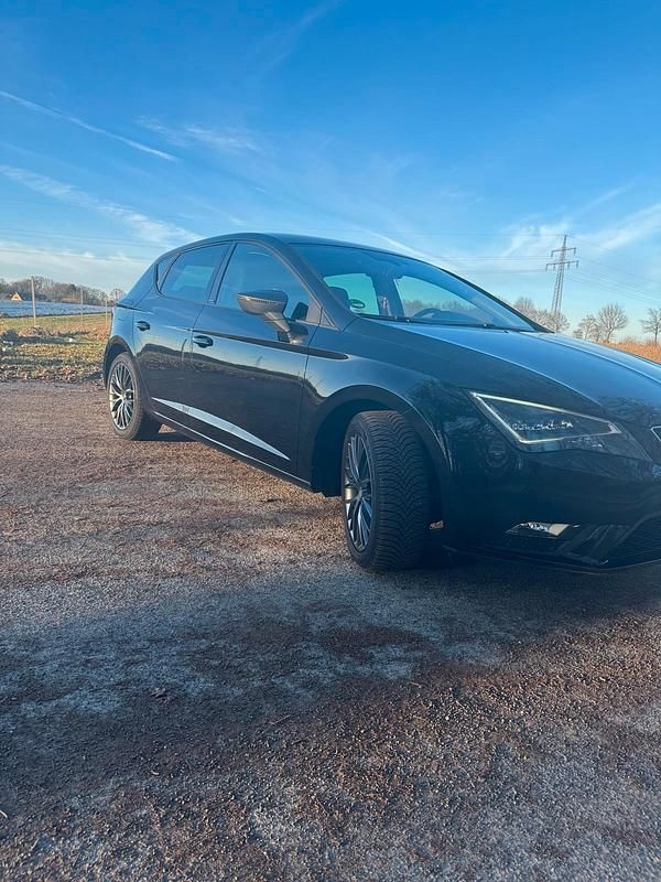 Second-hand Seat Leon 110 CP (80 kW) 2016 Negru Hatchback