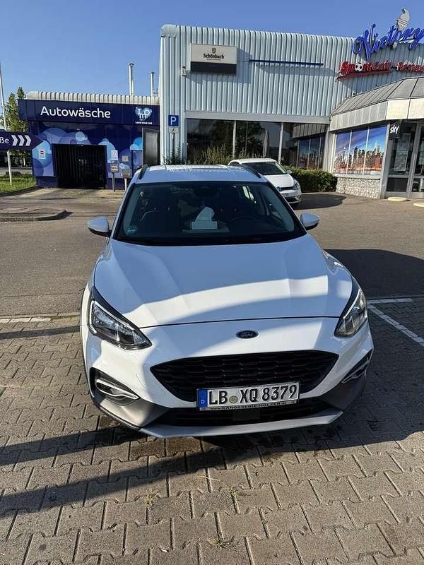 Weiß Gebraucht 2020 Ford Focus Titanium Kombi | 13.000 € (Fairer Preis) - Bild 1/4