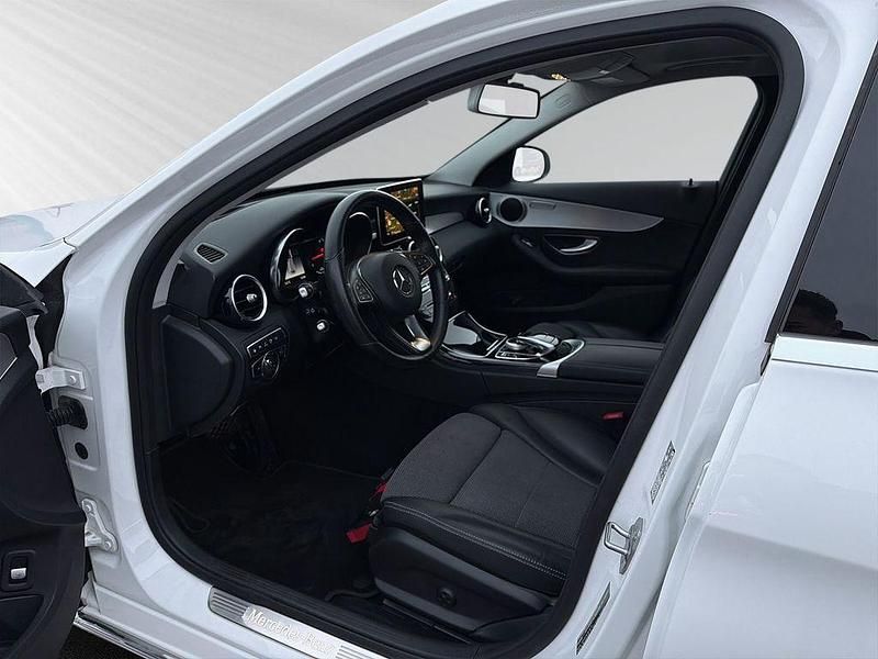 Gebraucht Mercedes C350e Avantgarde 211 PS (155 kW) 2017 Weiß Limousine