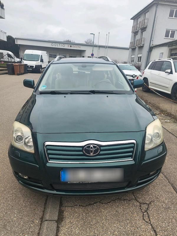 Gebraucht Toyota Avensis 147 PS (108 kW) 2004 Beige Kombi