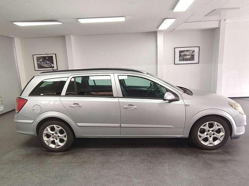 Silber Gebraucht 2005 Opel Astra Edition Kombi | 700 € (Fairer Preis) - Bild 1/4