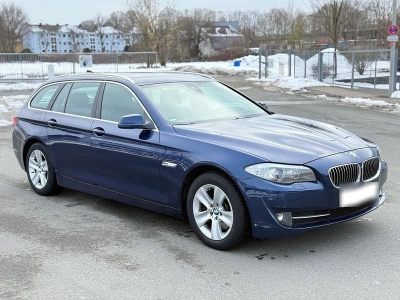 Gebraucht BMW 525 Sport Line 218 PS (160 kW) 2012 Blau Kombi