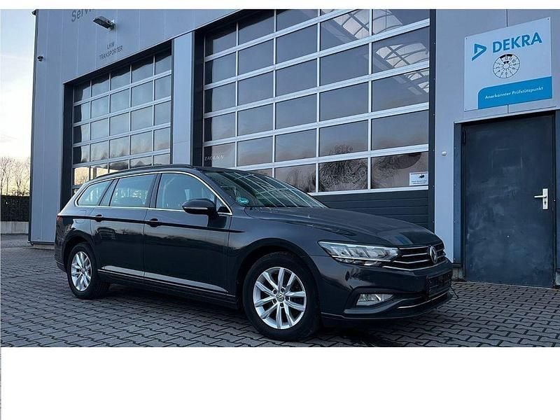 Grau Gebraucht 2019 VW Passat Business Kombi | 9.900 € (Superpreis) - Bild 1/4
