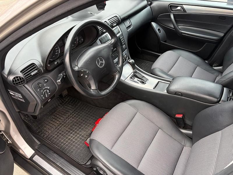 Gebraucht Mercedes C280 231 PS (169 kW) 2005 Gold Limousine