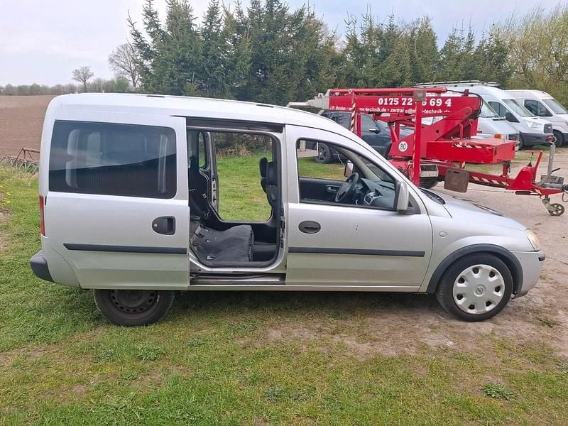 Second-hand Opel Combo 90 CP (66 kW) 2007 Argintiu Monovolum