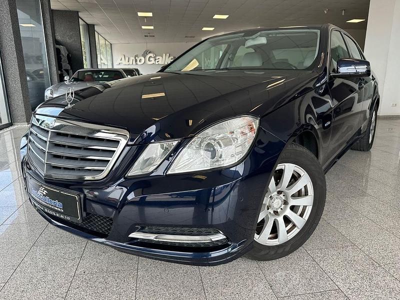 Blau Gebraucht 2012 Mercedes E220 Limousine | 10.999 € (Fairer Preis) - Bild 1/4