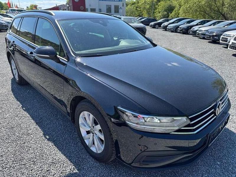 Schwarz Gebraucht 2022 VW Passat Kombi | 16.999 € (Guter Preis) - Bild 1/4