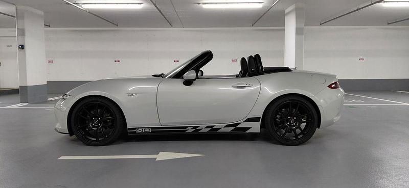 Grau Gebraucht 2019 Mazda MX5 Cabrio | 25.800 € (Fairer Preis) - Bild 1/4