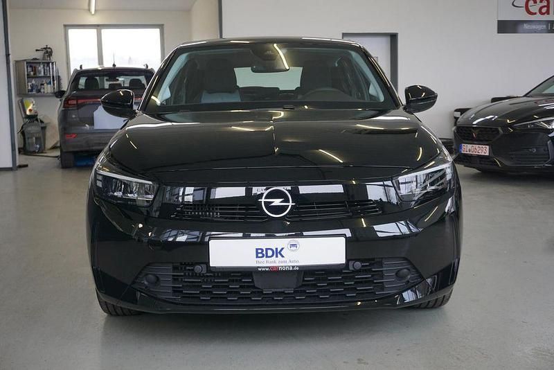 Gebraucht Opel Corsa Edition+ 101 PS (74 kW) 2024 Lackierung schwarz perla nera/ Limousine