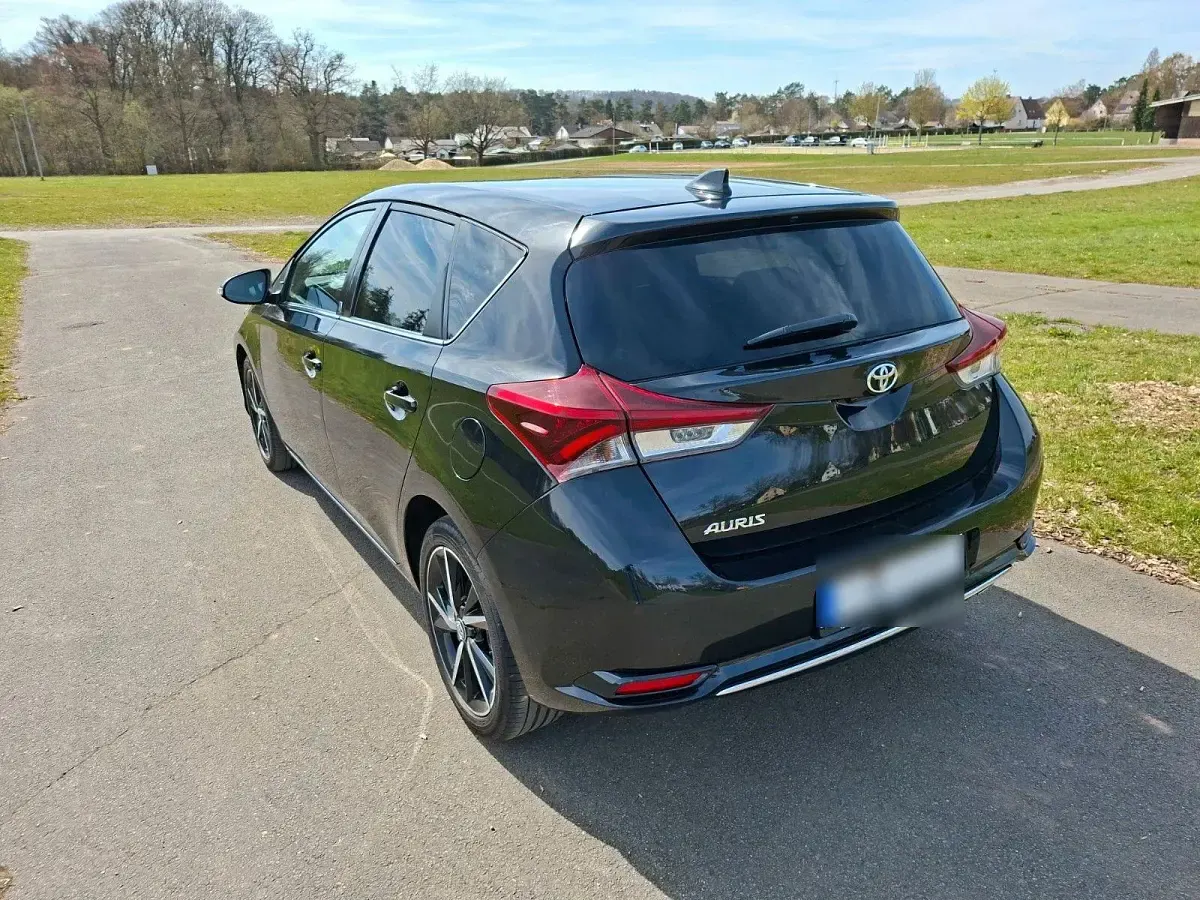 Gebraucht Toyota Auris Team 116 PS (85 kW) 2019 Schwarz Kleinwagen
