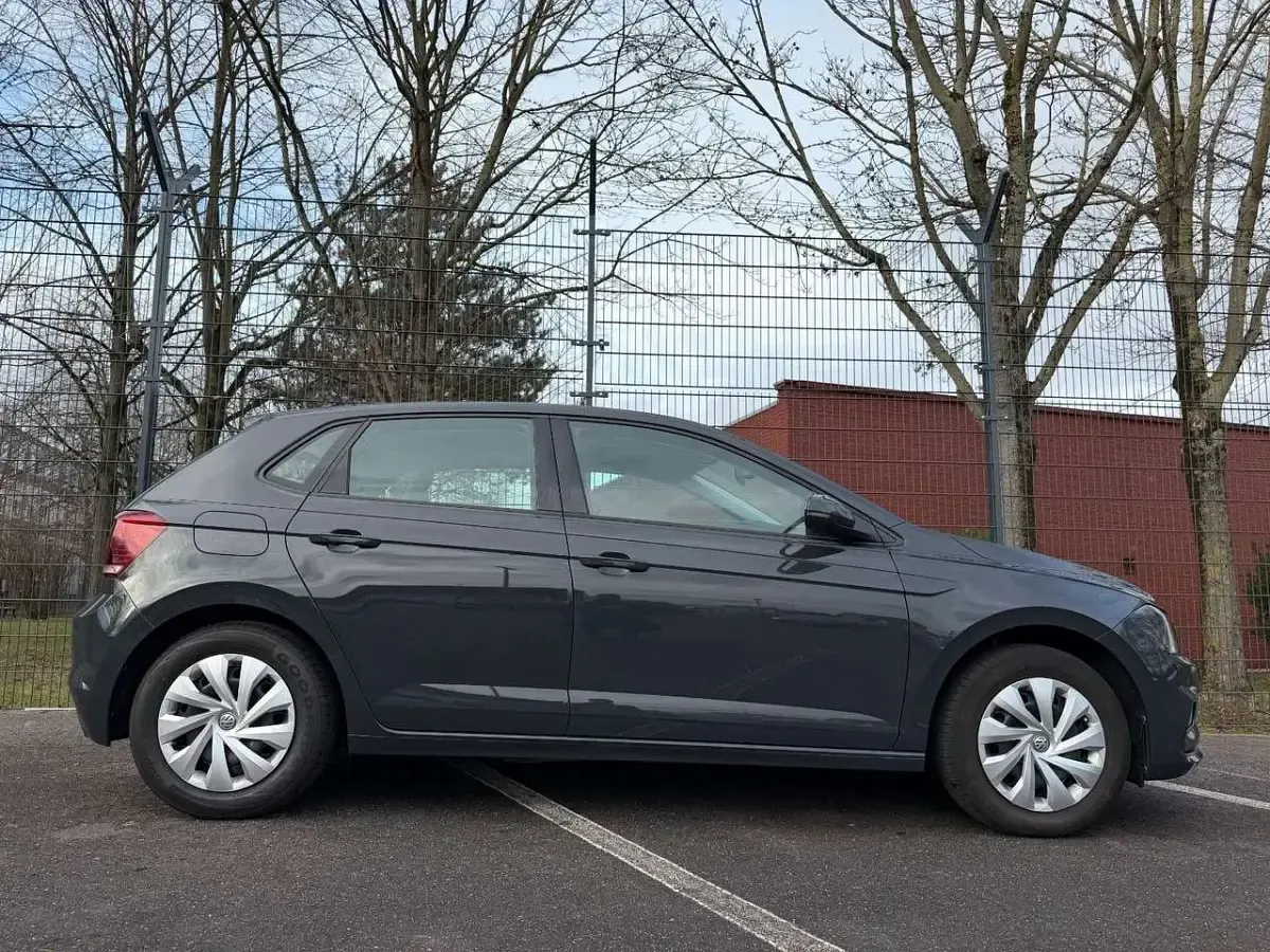 Gebraucht VW Polo Comfortline 75 PS (55 kW) 2018 Grau Limousine