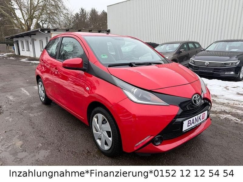 Gebraucht Toyota Aygo X-play 69 PS (50 kW) 2016 Rot Kleinwagen