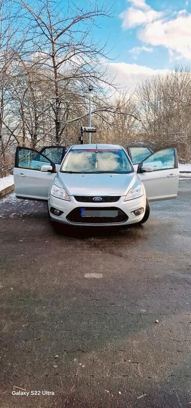 Silber Gebraucht 2010 Ford Focus Limousine | 3.100 € (Fairer Preis) - Bild 1/4