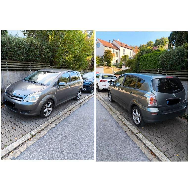Grau Gebraucht 2006 Toyota Corolla Verso Executive Van / Kleinbus | 3.999 € (Teuer) - Bild 1/4