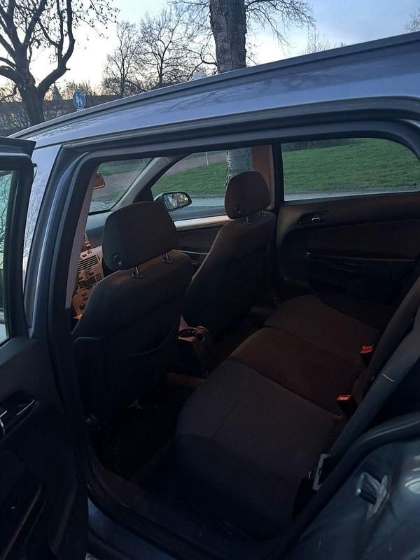 Gebraucht Opel Astra 116 PS (85 kW) 2007 Silber Kombi