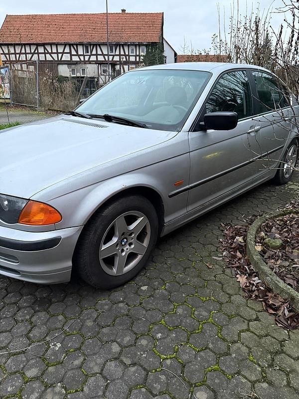 Silber Gebraucht 1999 BMW 320 Limousine | 2.200 € - Bild 1/4