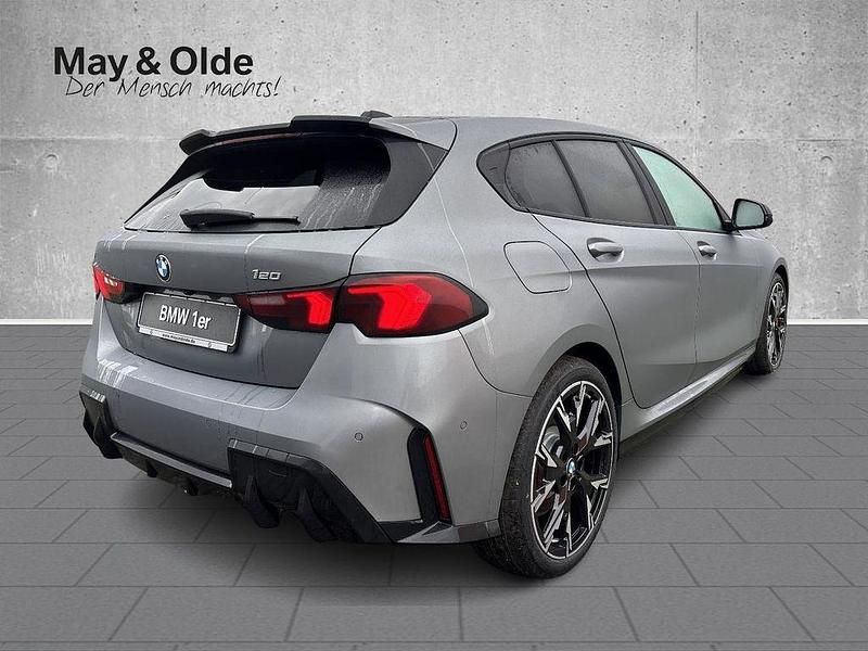 Neu BMW 120 Performance 170 PS (125 kW) 2025 Grau Kleinwagen