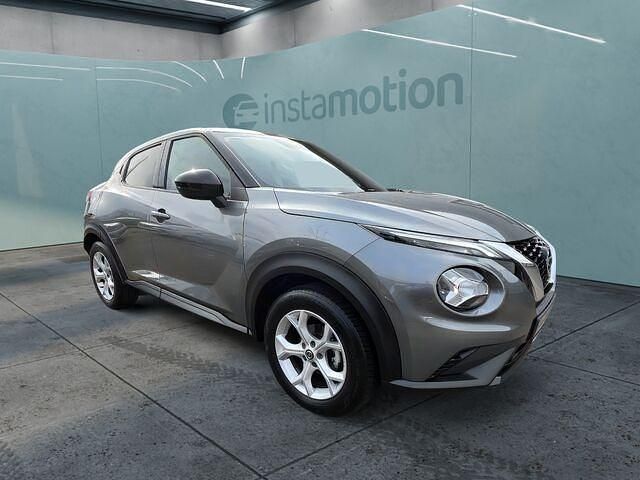 Grau Gebraucht 2022 Nissan Juke N-Connecta SUV | 19.790 € (Etwas zu teuer) - Bild 1/2