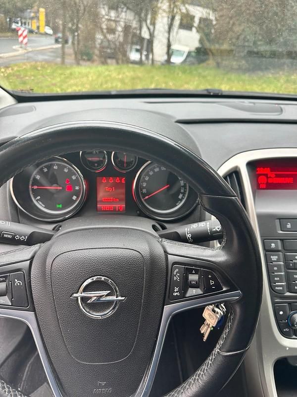 Gebraucht Opel Astra 115 PS (84 kW) 2010 Grau Kleinwagen