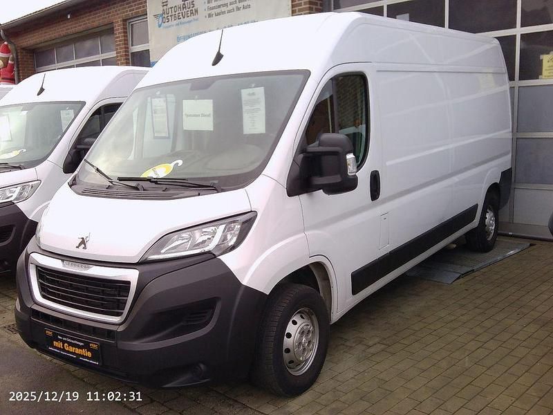 Gebraucht Peugeot Boxer 140 PS (102 kW) 2024 Lackierung weiss icy/deckende Van