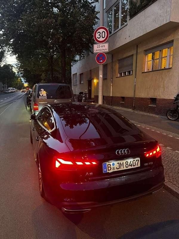 Schwarz Gebraucht 2021 Audi A5 Sportback Comfort Kleinwagen | 22.500 € (Guter Preis) - Bild 1/4