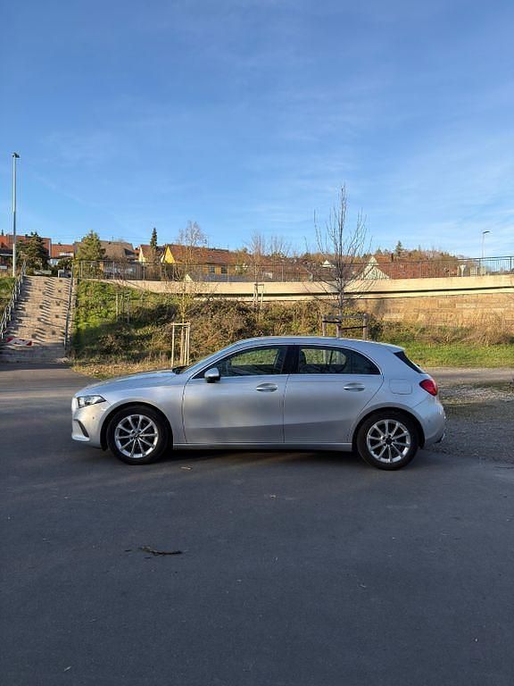 Gebraucht Mercedes A200 163 PS (119 kW) 2018 Grau Kleinwagen