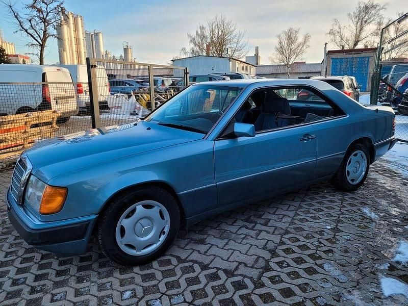 Gebraucht Mercedes 230 132 PS (97 kW) 1990 Blau Coupé