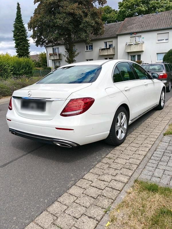 Gebraucht Mercedes E200 Avantgarde 184 PS (135 kW) 2018 Weiß Limousine