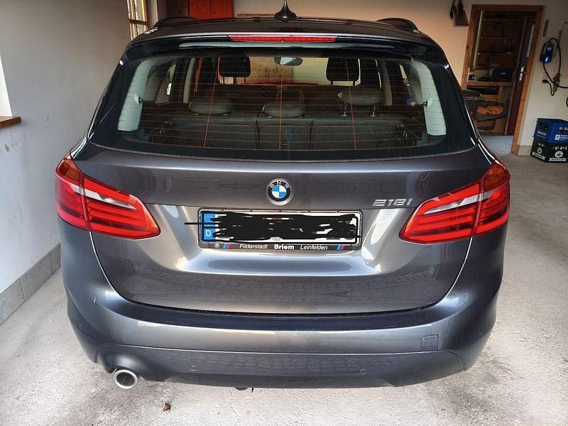 Gebraucht BMW 218 Active Tourer 140 PS (102 kW) 2020 Grau Van / Kleinbus