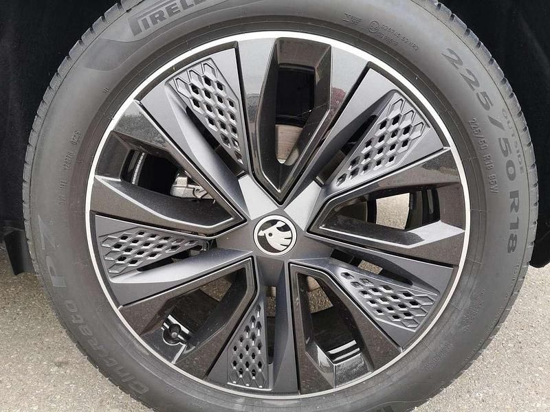 Neu Skoda Karoq SportLine 150 PS (110 kW) 2025 Reflexsilber metallic SUV