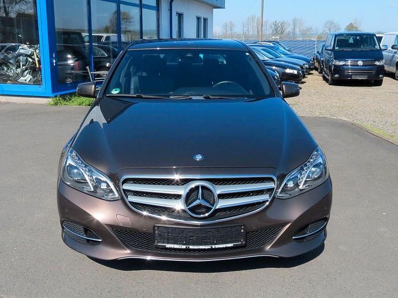 Gebraucht Mercedes E250 Avantgarde 211 PS (155 kW) 2014 Dolomitbraun  metalliclack Limousine
