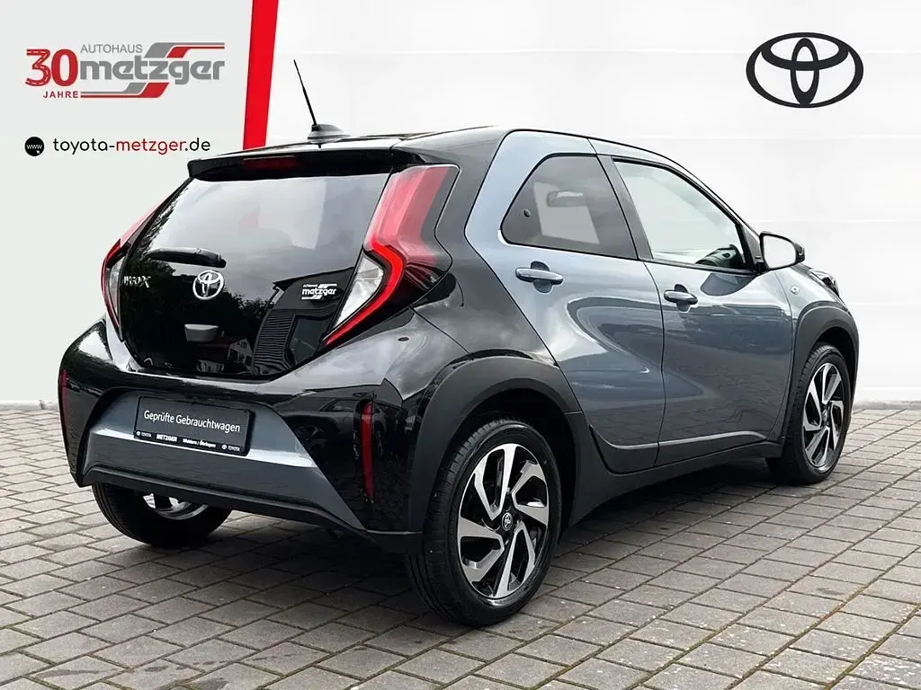 Gebraucht Toyota Aygo X Basis 72 PS (52 kW) 2025 1k3)/ black mica (209) (grau SUV