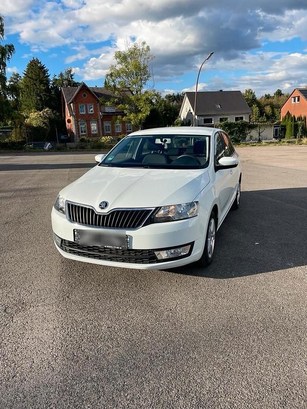 Weiß Gebraucht 2017 Skoda Rapid Limousine | 8.990 € (Guter Preis) - Bild 1/4