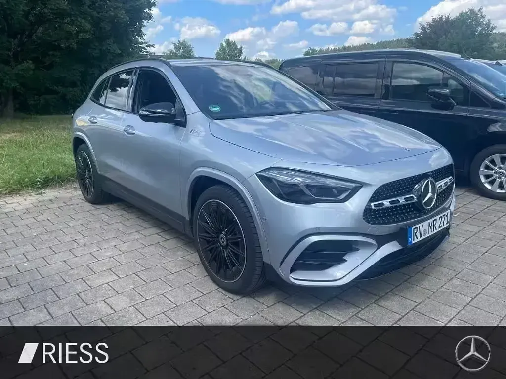 Gebraucht Mercedes GLA200 AMG 150 PS (110 kW) 2026 Hightechsilber SUV